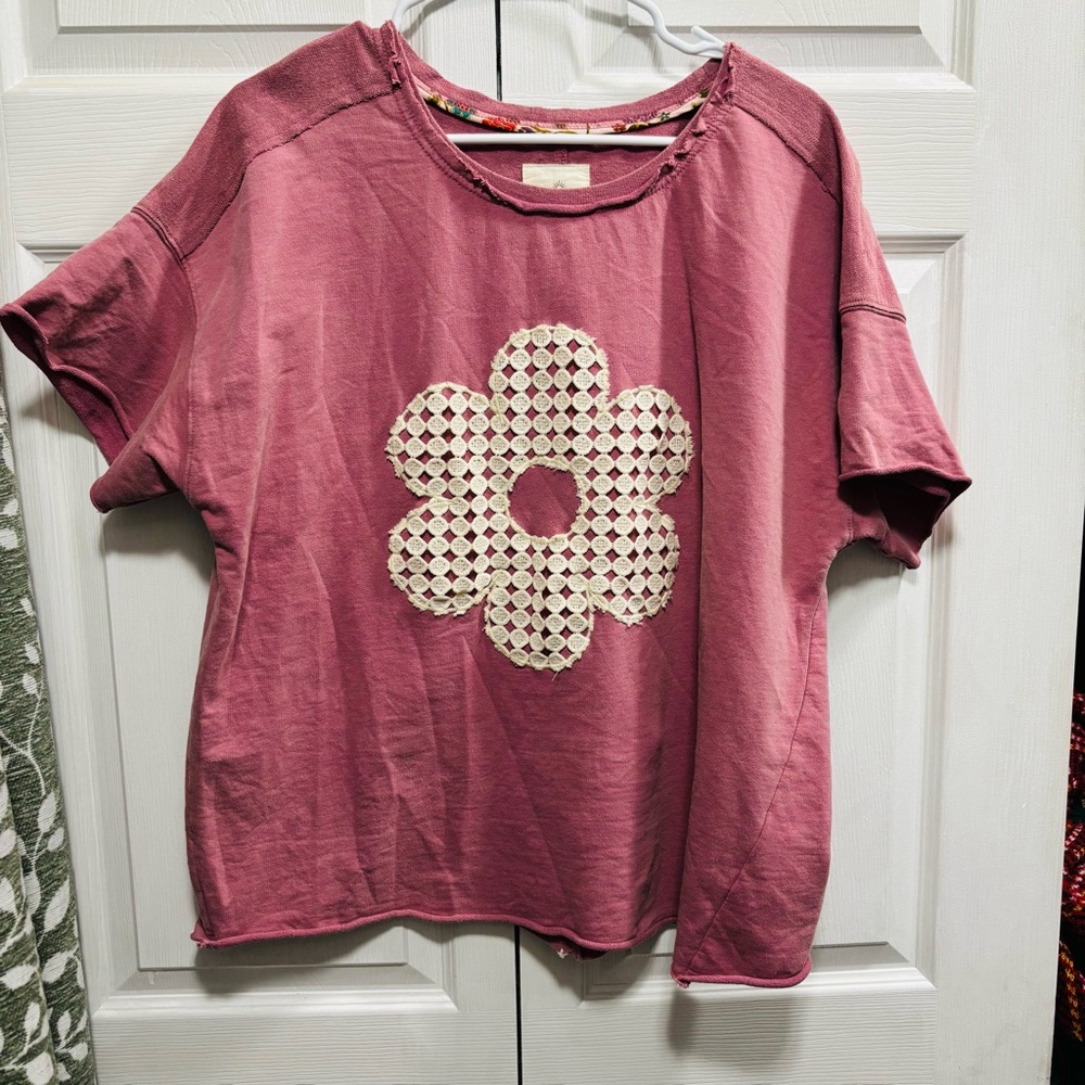 Umgee Rose-Pink Short Sleeve Tee with Cream Crochet Flower